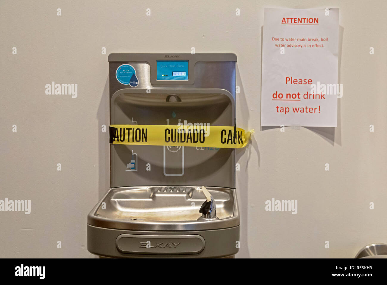 Detroit, Michigan - les représentants de la ville a exhorté les résidents de ne pas boire l'eau du robinet après avoir découvert une coupure d'un 42 pouces d'eau principale desservant le centre-ville. Banque D'Images