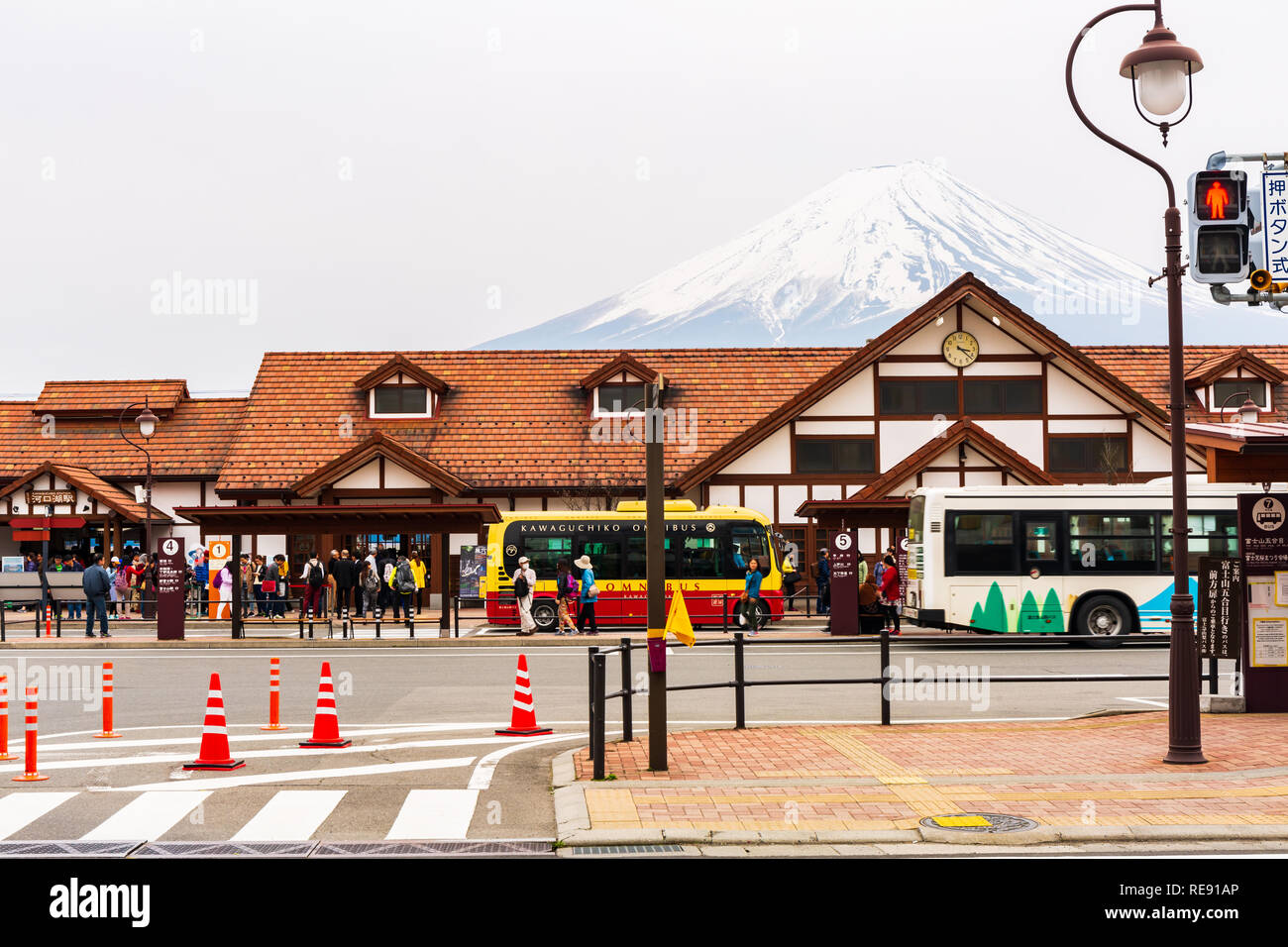 Kawaguchiko, JAPON 12 Avril 2016 la gare de Kawaguchiko pour décor