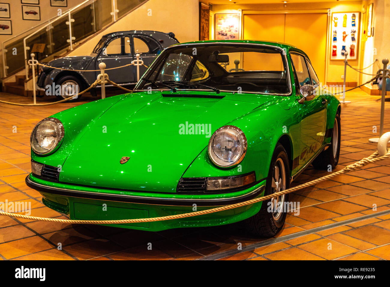 FONTVIEILLE, MONACO - Juin 2017 : green Porsche 911 CLASSIC 1963 à Monaco Top Cars Collection Museum. Banque D'Images