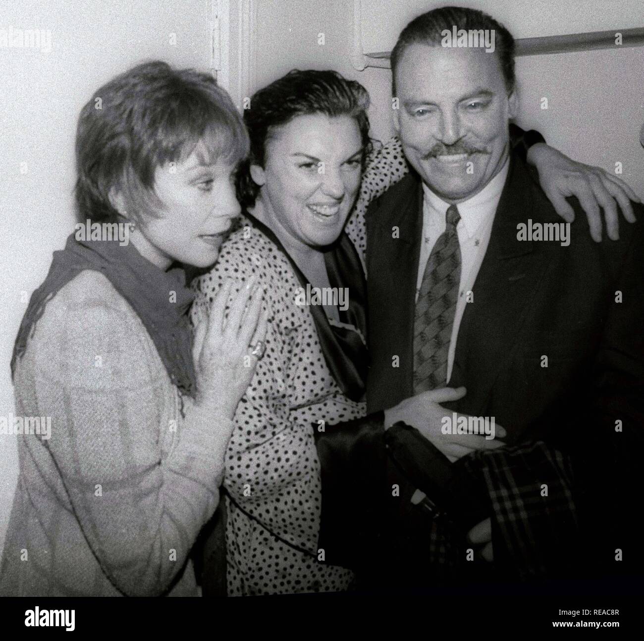Shirley Maclaine Tyne Daly Stacy Keach sans date Photo de John Barrett/PHOTOlink Banque D'Images