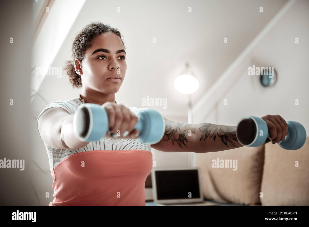 Resolute bonne-femme sérieuse à faire part Banque D'Images