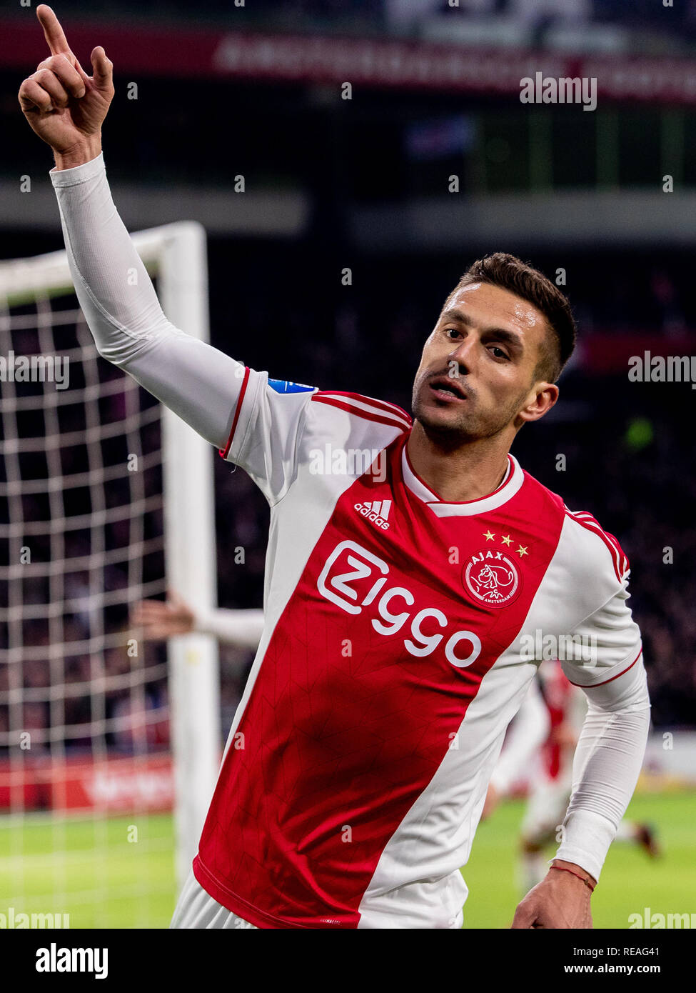 Amsterdam, Pays-Bas 20 janvier 2019 : de l'Eredivisie néerlandaise de football AFC Ajax v SC Heerenveen Johan Cruijff Eredivisie ArenA seizoen 2018-2019 L-R Dusan Tadic d'Ajax 2-1 Banque D'Images
