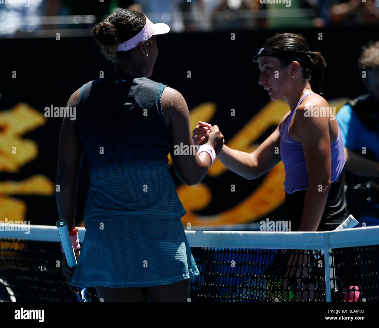 Melbourne Park, Melbourne, Australie. 21 Jan, 2019. Open de tennis d'Australie, jour 8 ; Naomi de Osaka Japon serre la main de Anastasija Sevastova de Lettonie : Action Crédit Plus Sport/Alamy Live News Banque D'Images