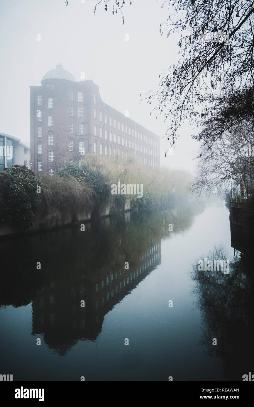 Norwich, Norfolk, Royaume-Uni. 21 janvier, 2019. Du brouillard givrant sur St James Mill sur la rivière Wensum à Norwich, Norfolk aujourd'hui, 21 janvier 2019 Crédit : Jason Bye/Alamy Live News Banque D'Images