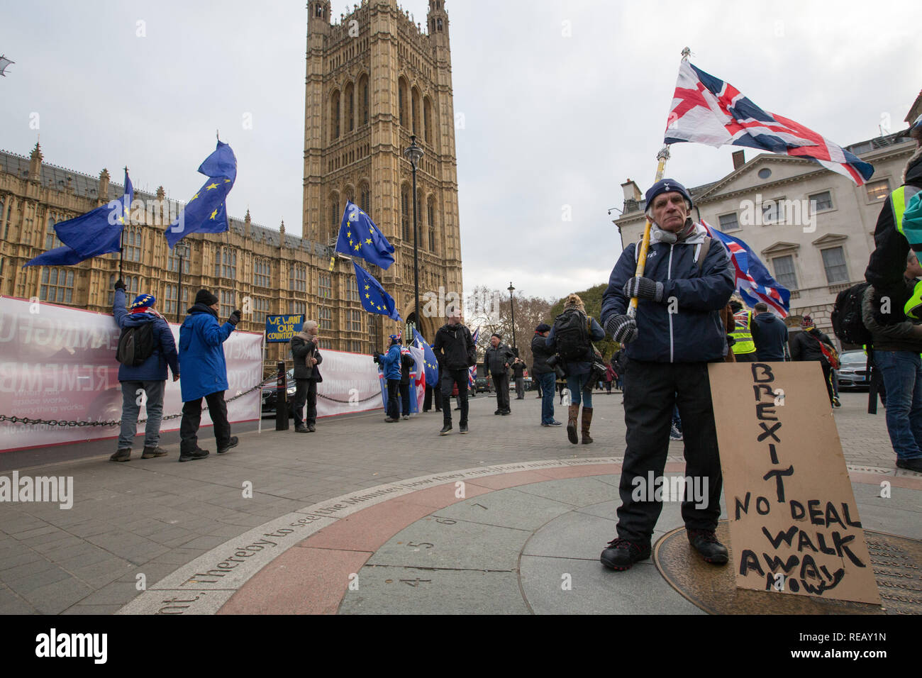 Londres, Royaume-Uni. 21e Janvier 2109. Pro et Anti Brexit manifestants devant et autour de la Maison du Parlement. Crédit : George Cracknell Wright/Alamy Live News Banque D'Images