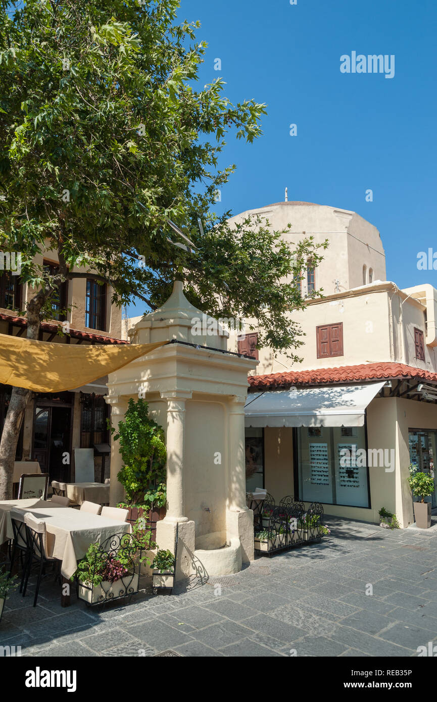 Restaurant local le 177, Sygrou street principale. Rhodes, Vieille Ville, île de Rhodes, Grèce, Europe. Banque D'Images