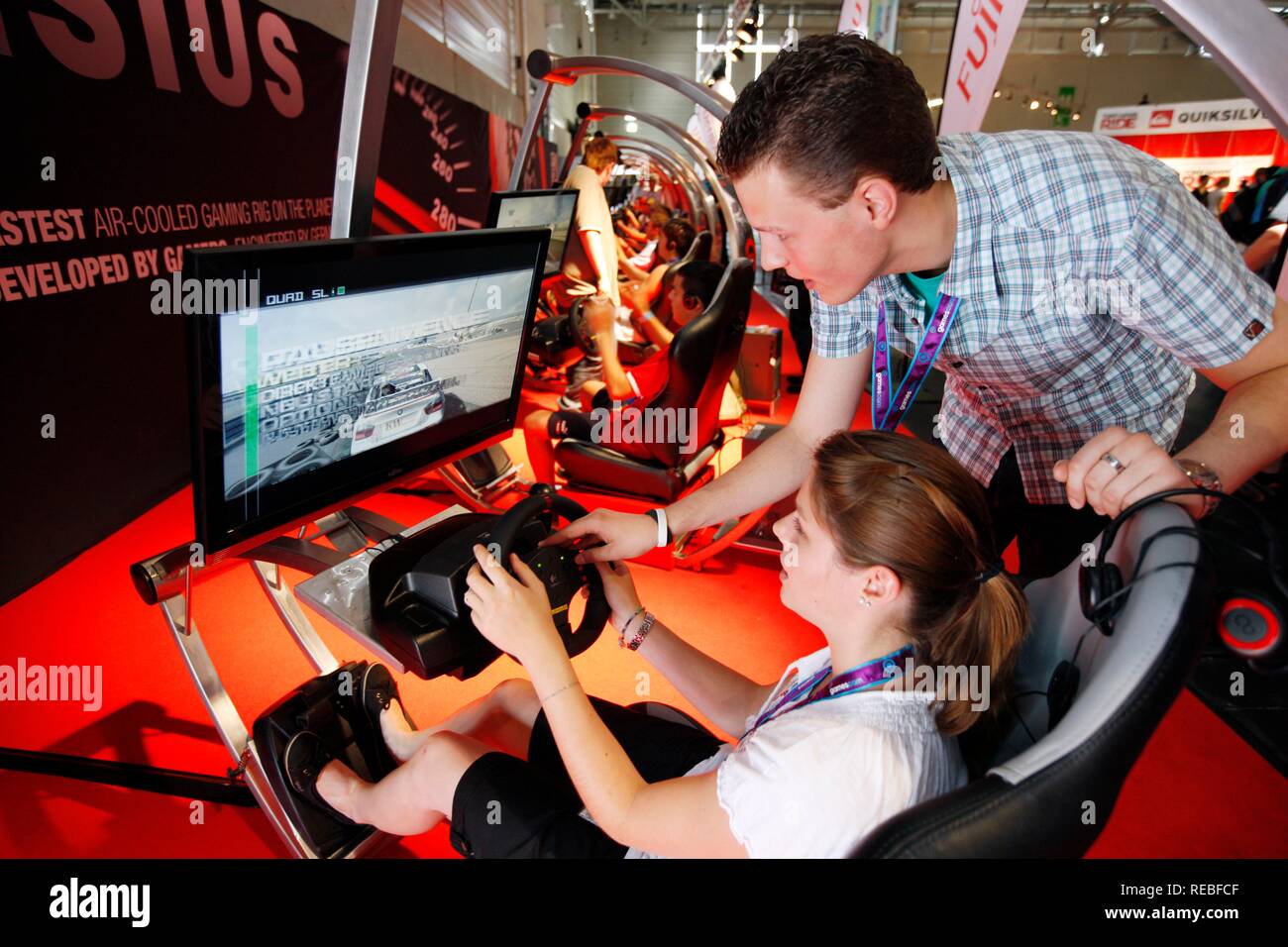 Simulateur de conduite, les jeux de course de voiture, jeux de course à l'espace de divertissement de la gamescom, le plus grand salon mondial des Banque D'Images