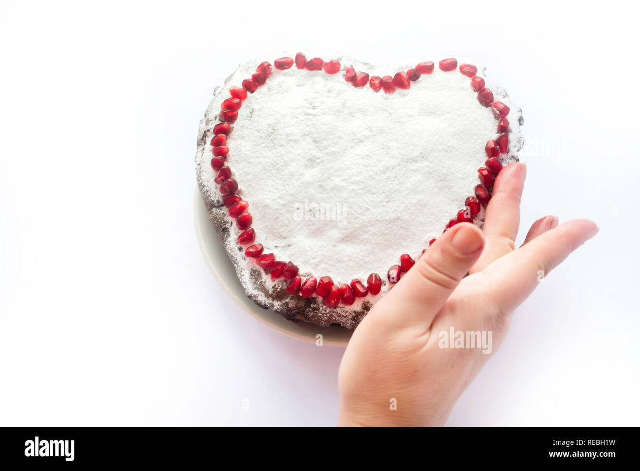 Des Deux Mini Valentine Gateau Avec Coeur Au Travail Au Pochoir Photo Stock Alamy