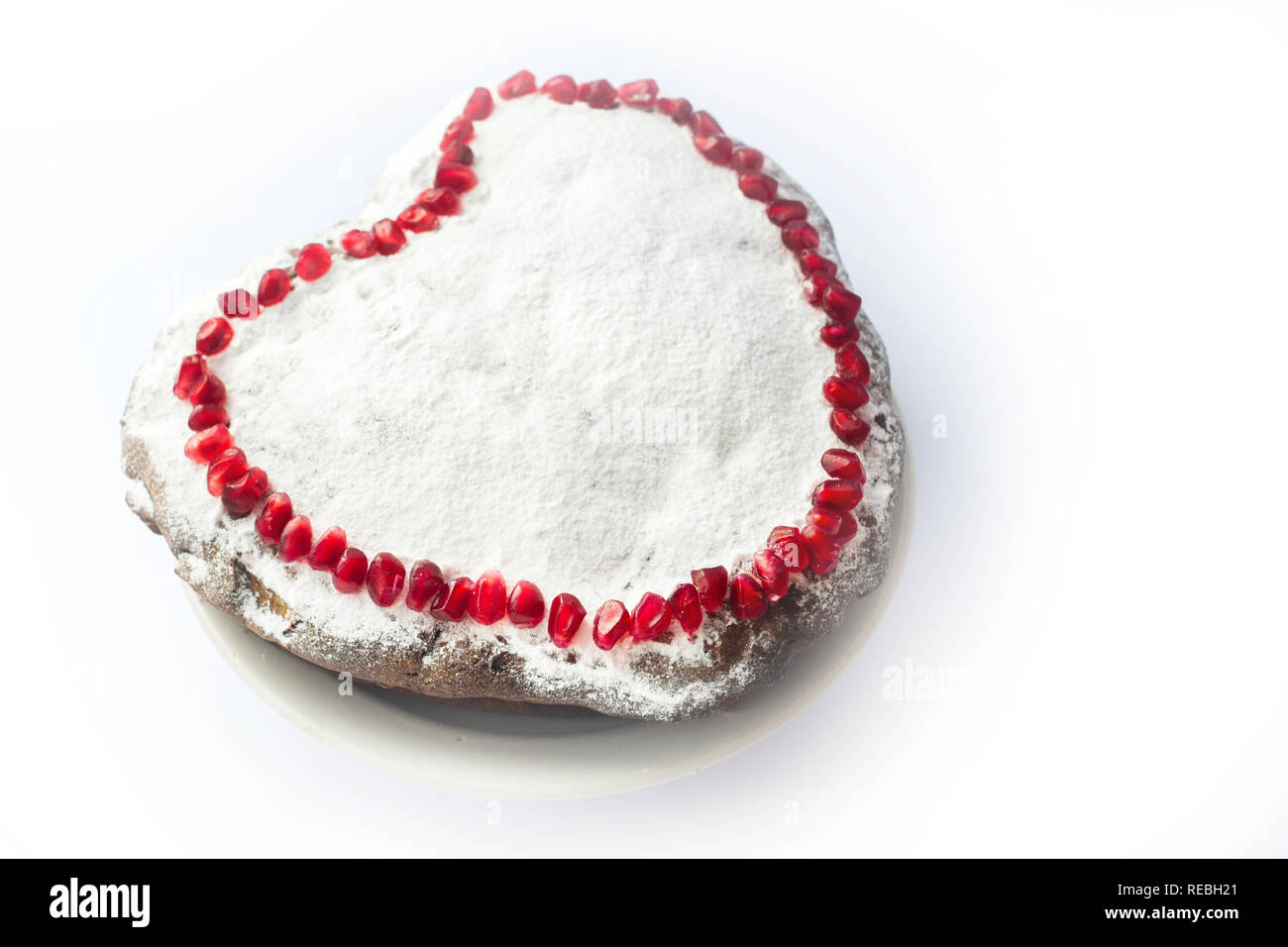 Des Deux Mini Valentine Gateau Avec Coeur Au Travail Au Pochoir Photo Stock Alamy