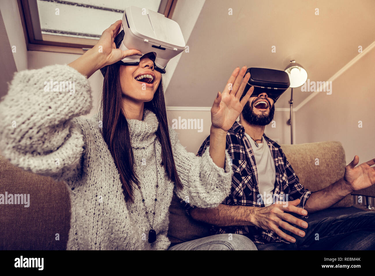 Joyeux positive couple sitting on the couch Banque D'Images