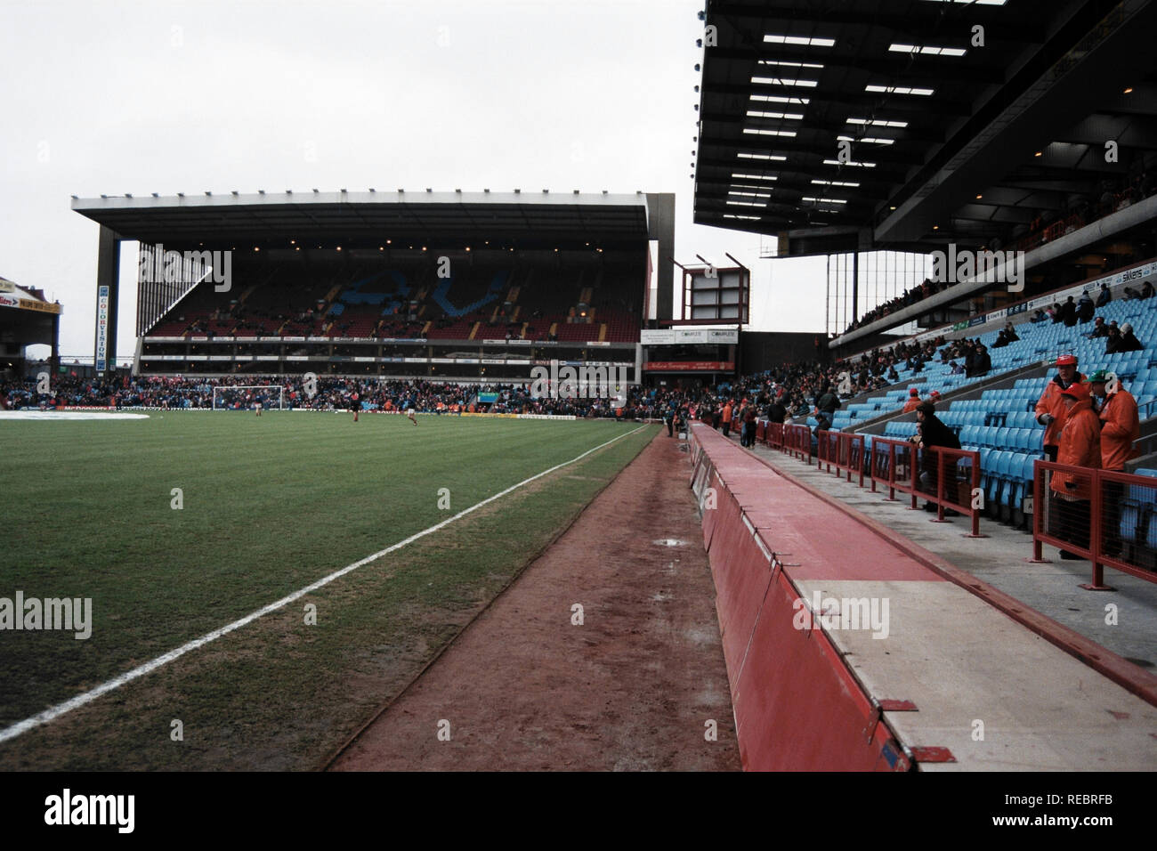 Vue générale du terrain de football FC Aston Villa, Villa Park, Aston, Birmingham, en photo le 6 janvier 1996 Banque D'Images