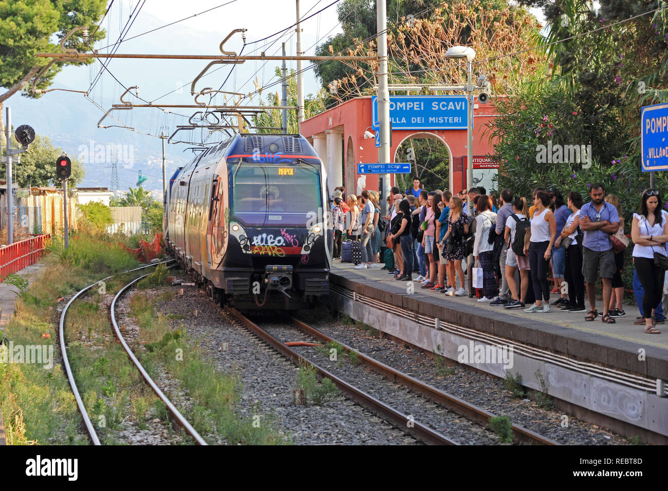 Train de napoli Banque de photographies et d’images à haute résolution Alamy