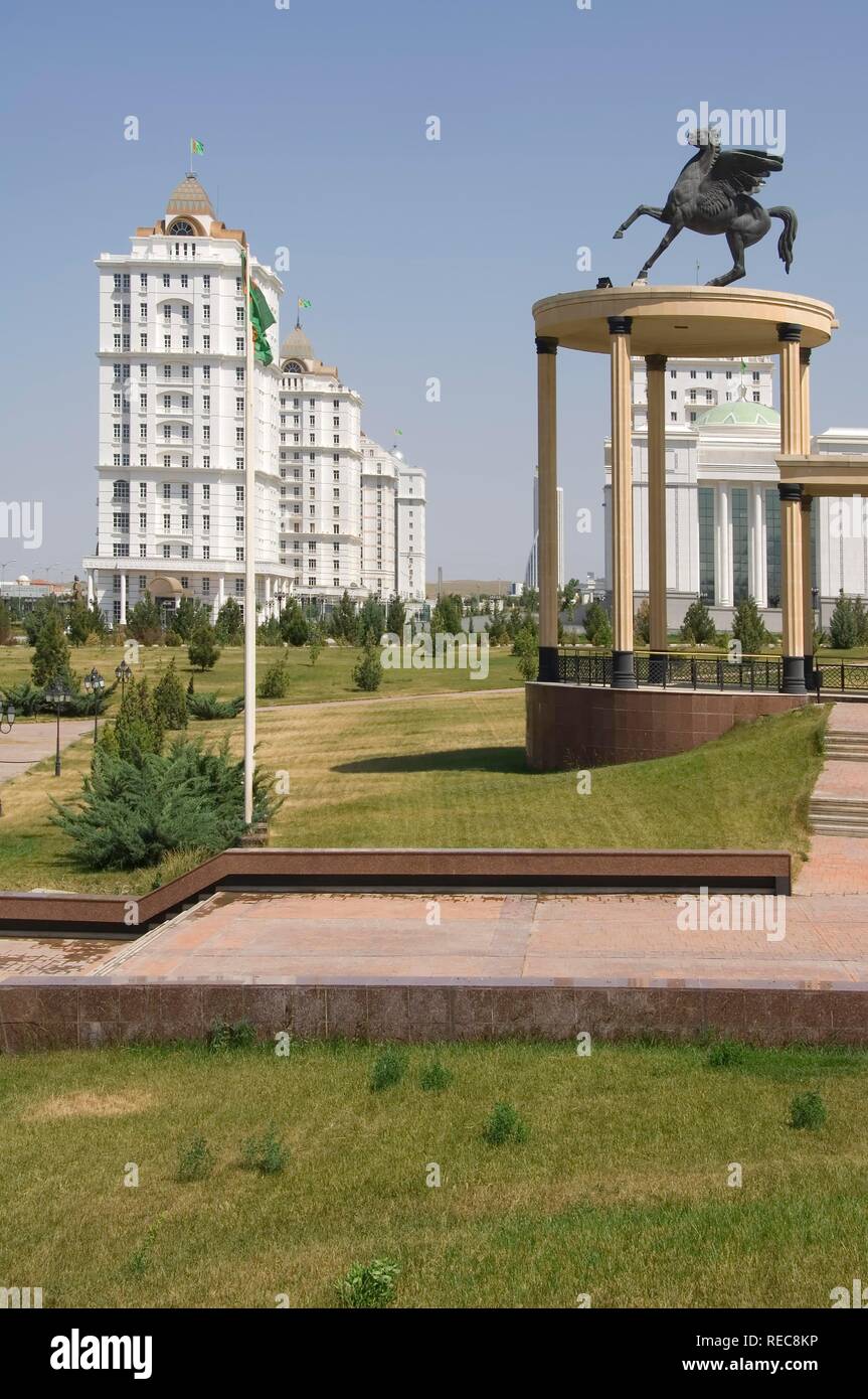 Achgabat, vue depuis le musée national sur les nouveaux immeubles d'habitation, le Turkménistan Banque D'Images