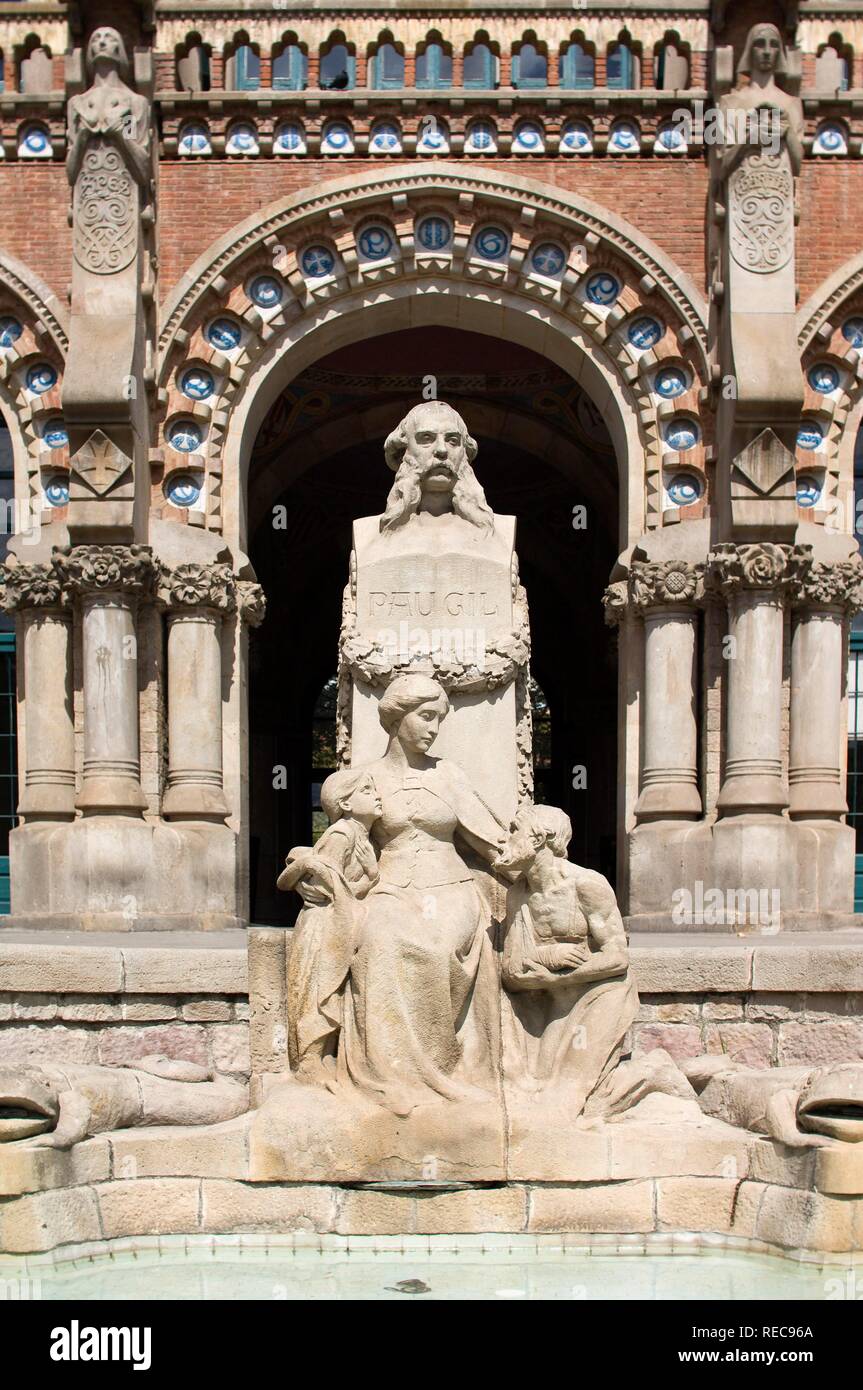 Statue de Pau Gil, Hôpital de la Santa Creu i Sant Pau, site classé au Patrimoine Mondial de l'Unesco, l'architecte Luis Doménech y Montaner Banque D'Images