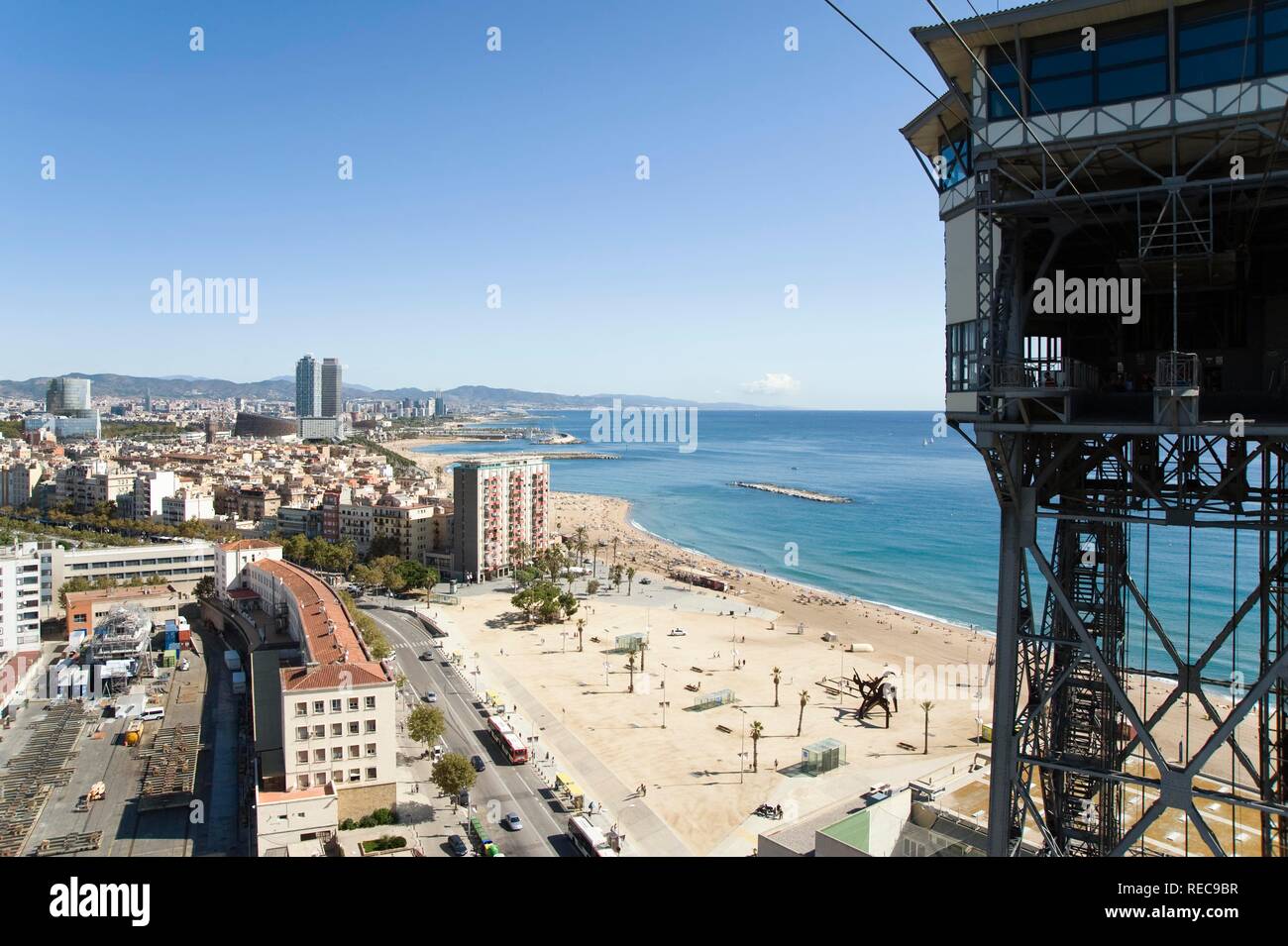 Vue sur la plage de San Sebastia, Barcelone, Catalogne, Espagne, Europe Banque D'Images
