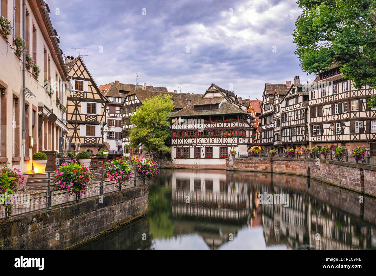 Strasbourg, France, maison de bois colorées sur les toits de la ville Banque D'Images