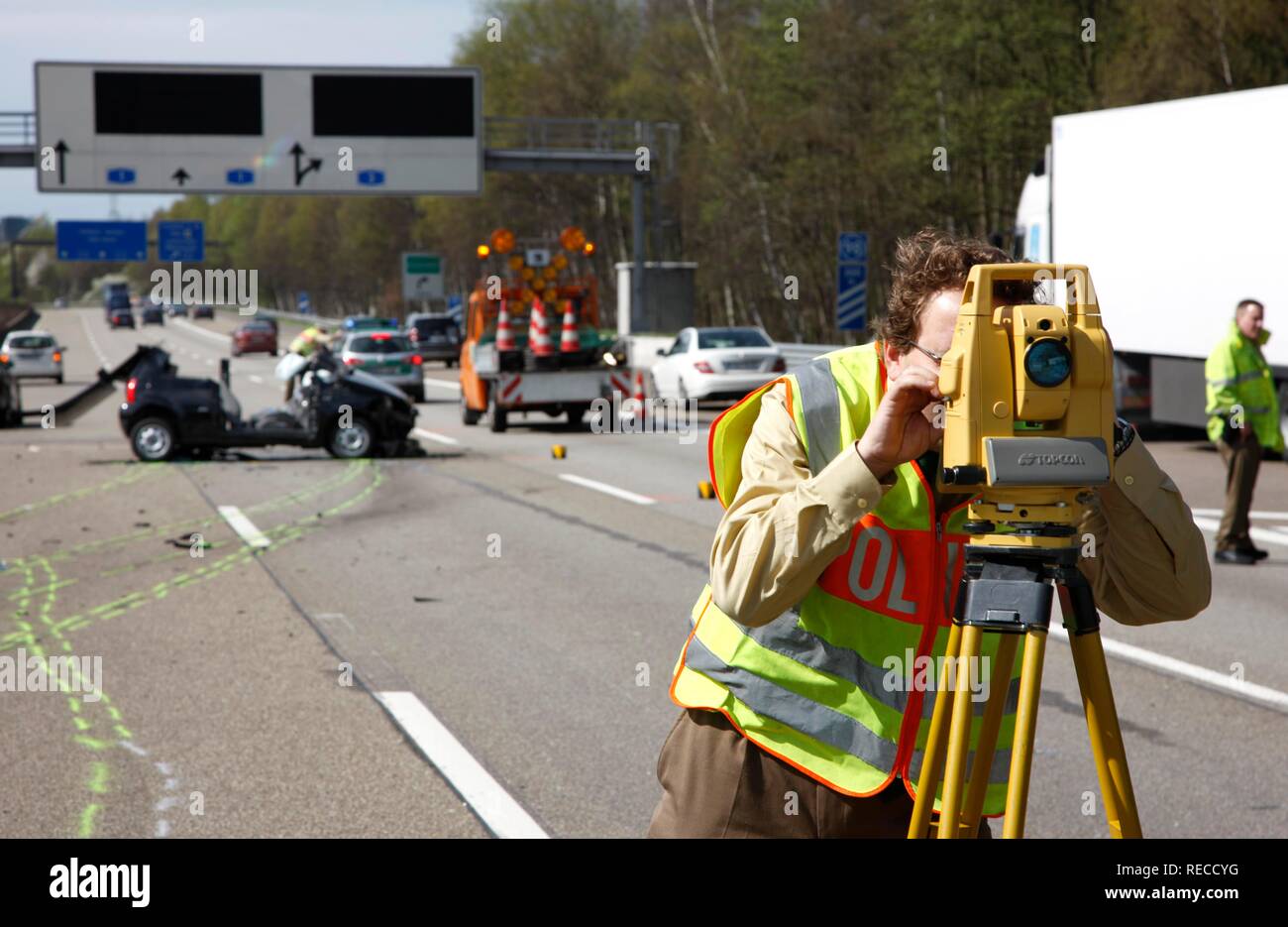 Accident de la circulation, 5 personnes blessées, par l'autoroute A1, à la jonction d'autoroute de Leverkusen, Rhénanie du Nord-Westphalie Banque D'Images