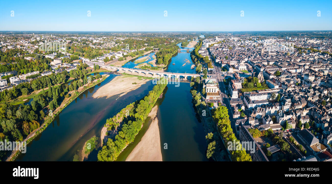 Antenne de Tours vue panoramique. Tours est une ville dans la vallée de la Loire France Photo