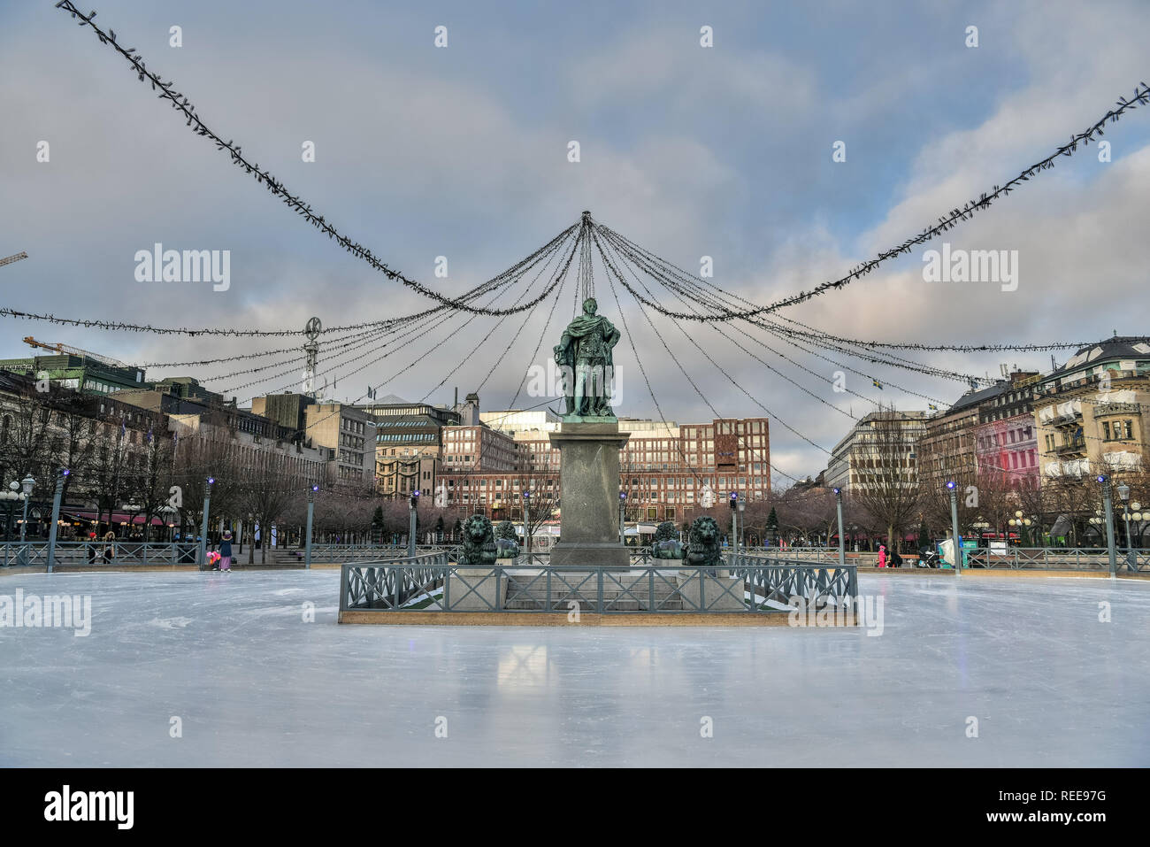 Stockholm, Suède - le 22 novembre 2018. Statue de Charles XIII dans Kungstradgarden Parc de la ville de Stockholm. Banque D'Images