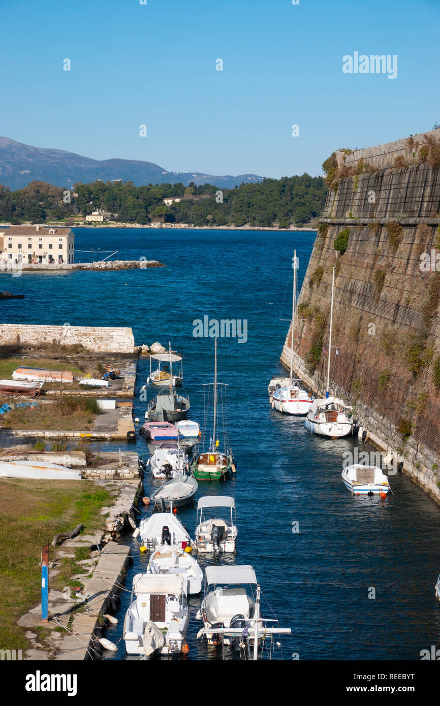 Vieille ville de Corfou Corfou Grèce en front de l'ancienne forteresse dans la mer Ionienne Banque D'Images