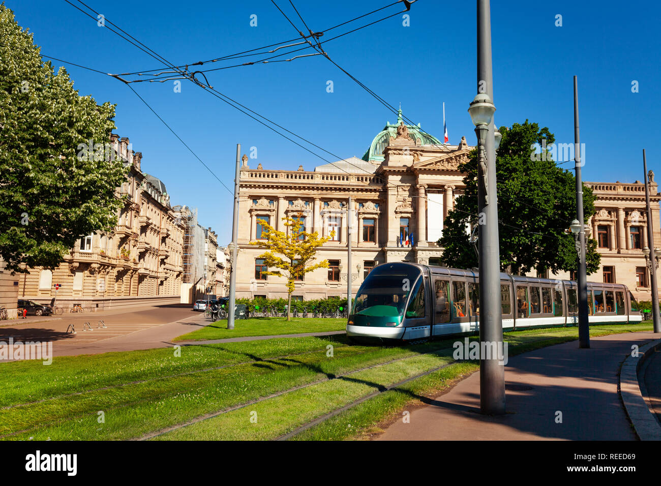 Ville de Strasbourg avec le tramway moderne France Banque D'Images