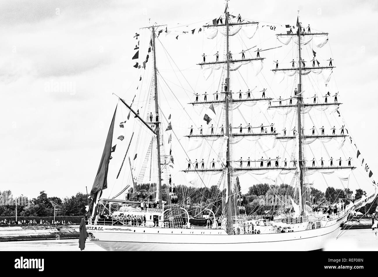 ROUEN, FRANCE - JUILLET 2016 Circa. Fin de l'Armada de Rouen, les bateaux navires galleon sur la Seine. Bateau marine transport naval. Très important je Banque D'Images