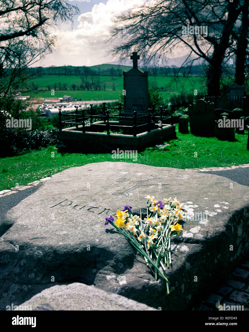 Photo De La Tombe De Patrick Dupont Grave of st patrick Banque de photographies et d'images à haute résolution  - Alamy