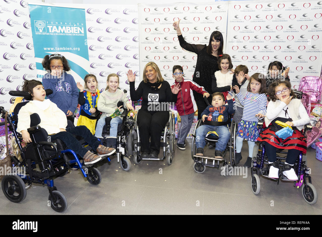 Villa Irene donne des jouets pour les enfants handicapés de la Fondation et également les enfants de la Croix Rouge Espagnole comprend : Irene Villa Où : Madrid, Espagne Quand : 21 Déc 2018 Crédit : Oscar Gonzalez/WENN.com Banque D'Images