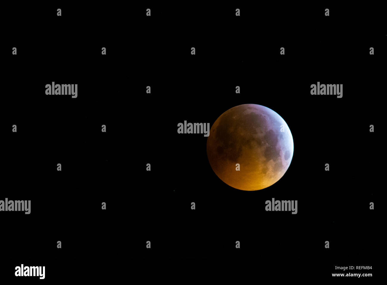 Super Blood Wolf Moon le 21 janvier 2019. Lunar eclipse. Sur Essex, Royaume-Uni. L'ombre créée par la Terre assombrissant la lune Banque D'Images
