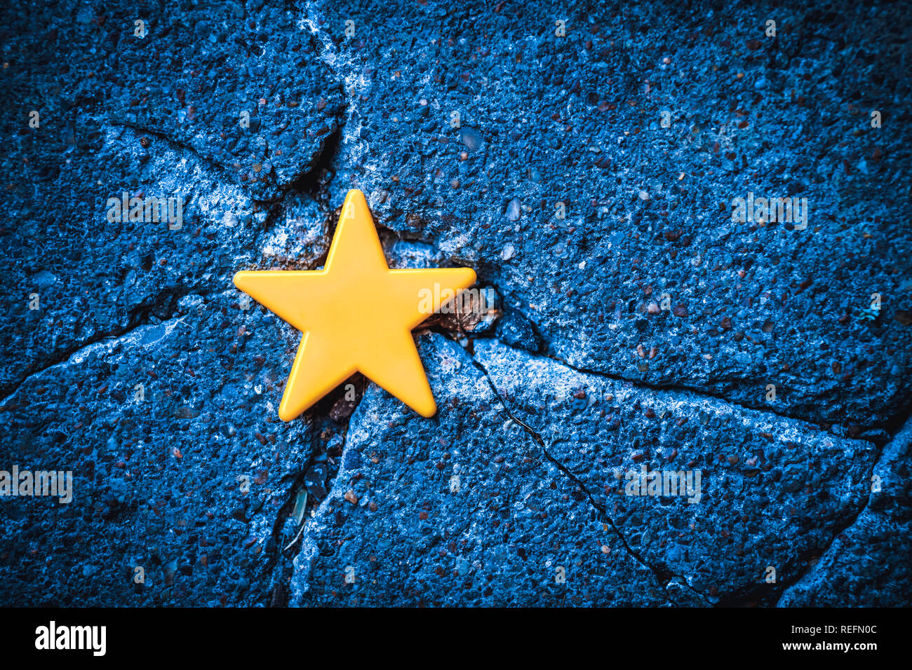 Star de l'Union européenne drapeau sur le terrain, Brexit Banque D'Images