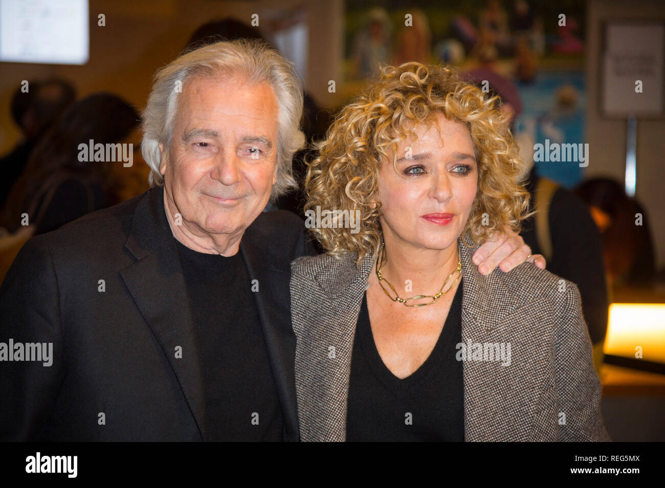 Pierre Arditi et Valeria Golino assiste à la première Les Estivants à la Cinémathèque Française à Paris. Banque D'Images