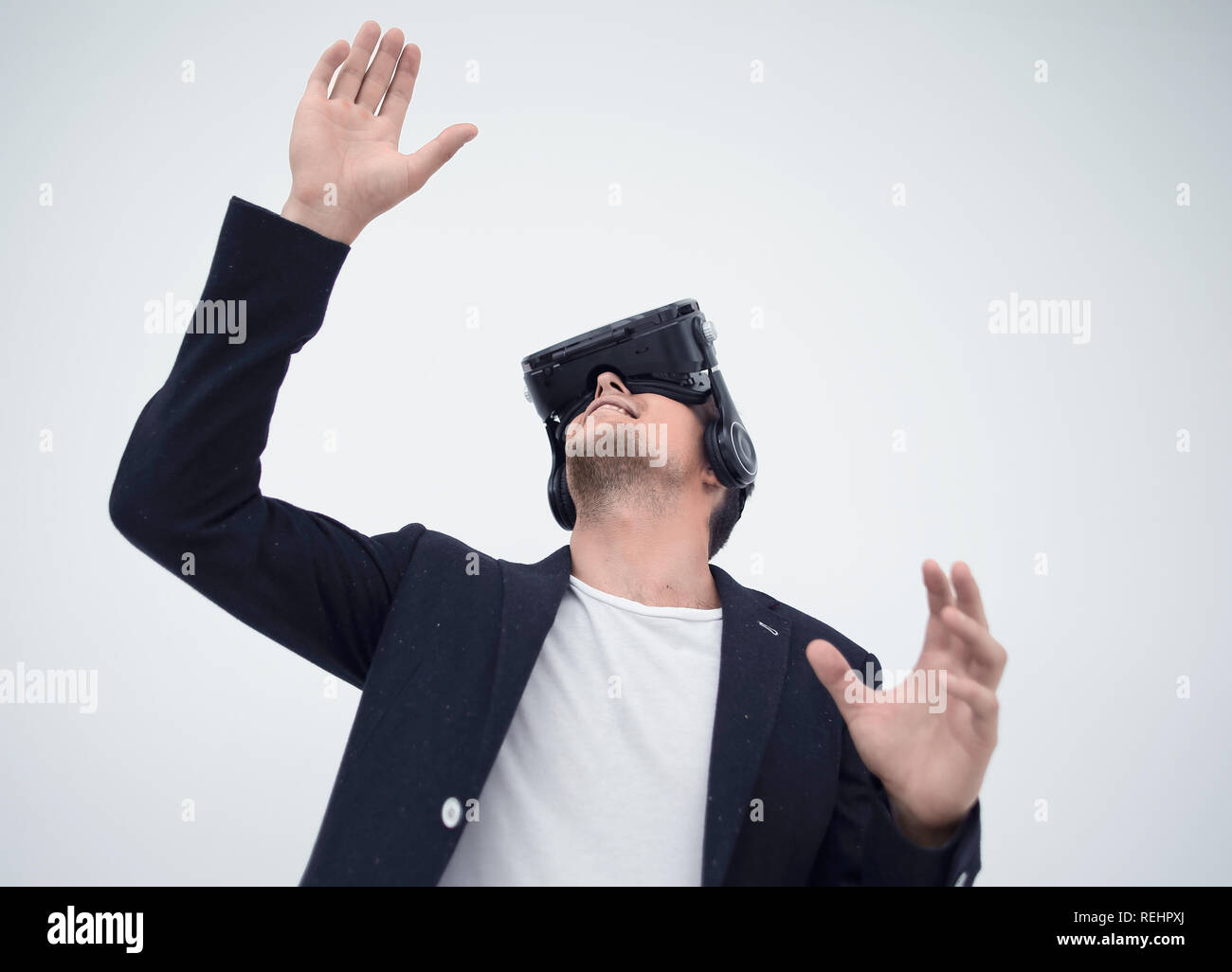 Close up.young businessman dans un casque de réalité virtuelle. Banque D'Images