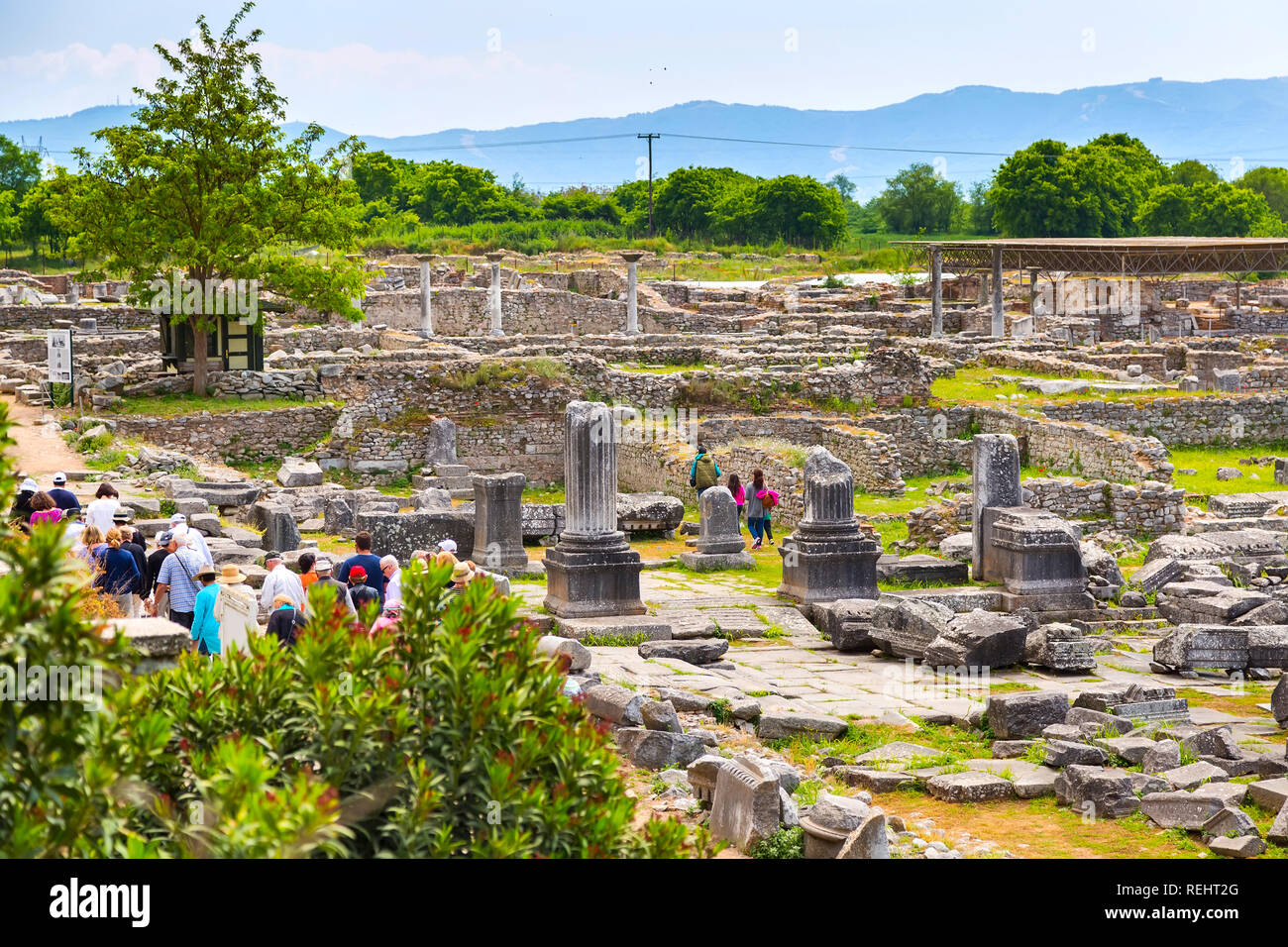 Philippi, Grèce - 30 Avril 2016 : les touristes à ancient city ruins, province de Lydia, Philippes, Grèce Banque D'Images