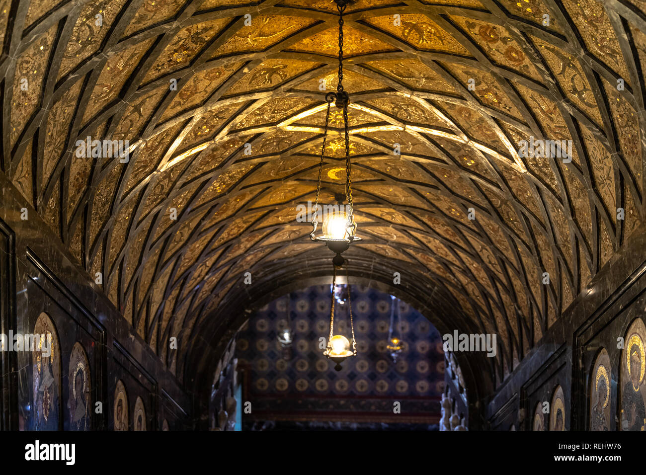 Plafond d'or d'un corridor dans le monastère de Montserrat à Barcelone, ​​Spain Banque D'Images