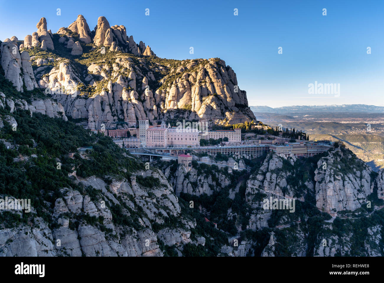 Regarder sur le monastère de Montserrat, paysage, vue du dessus, vue aérienne, Barcelone, Espagne Banque D'Images