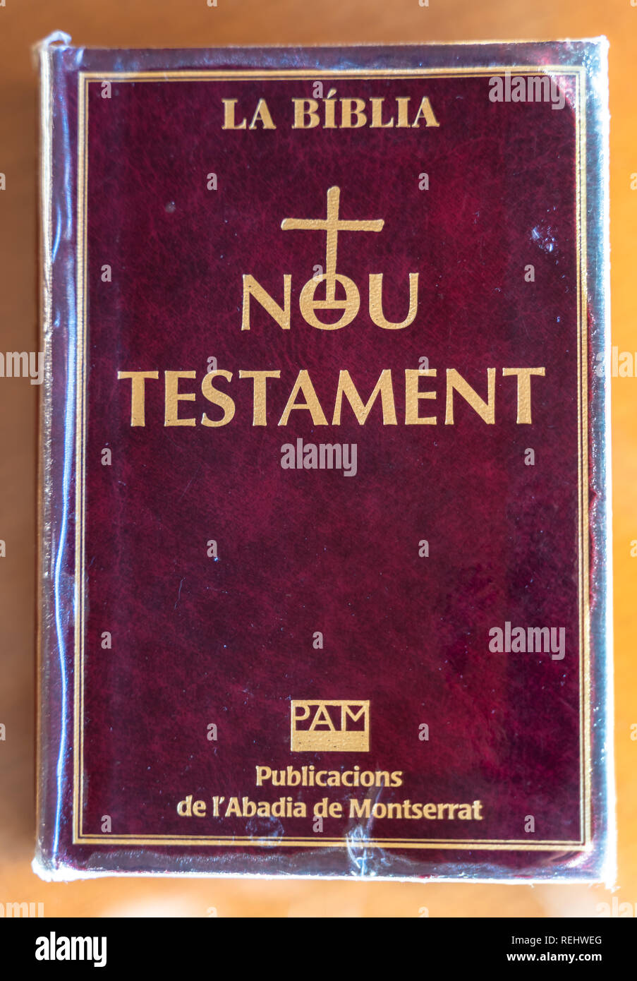 La bible, nouveau testament, la version publiée par l'abbaye de Montserrat Banque D'Images