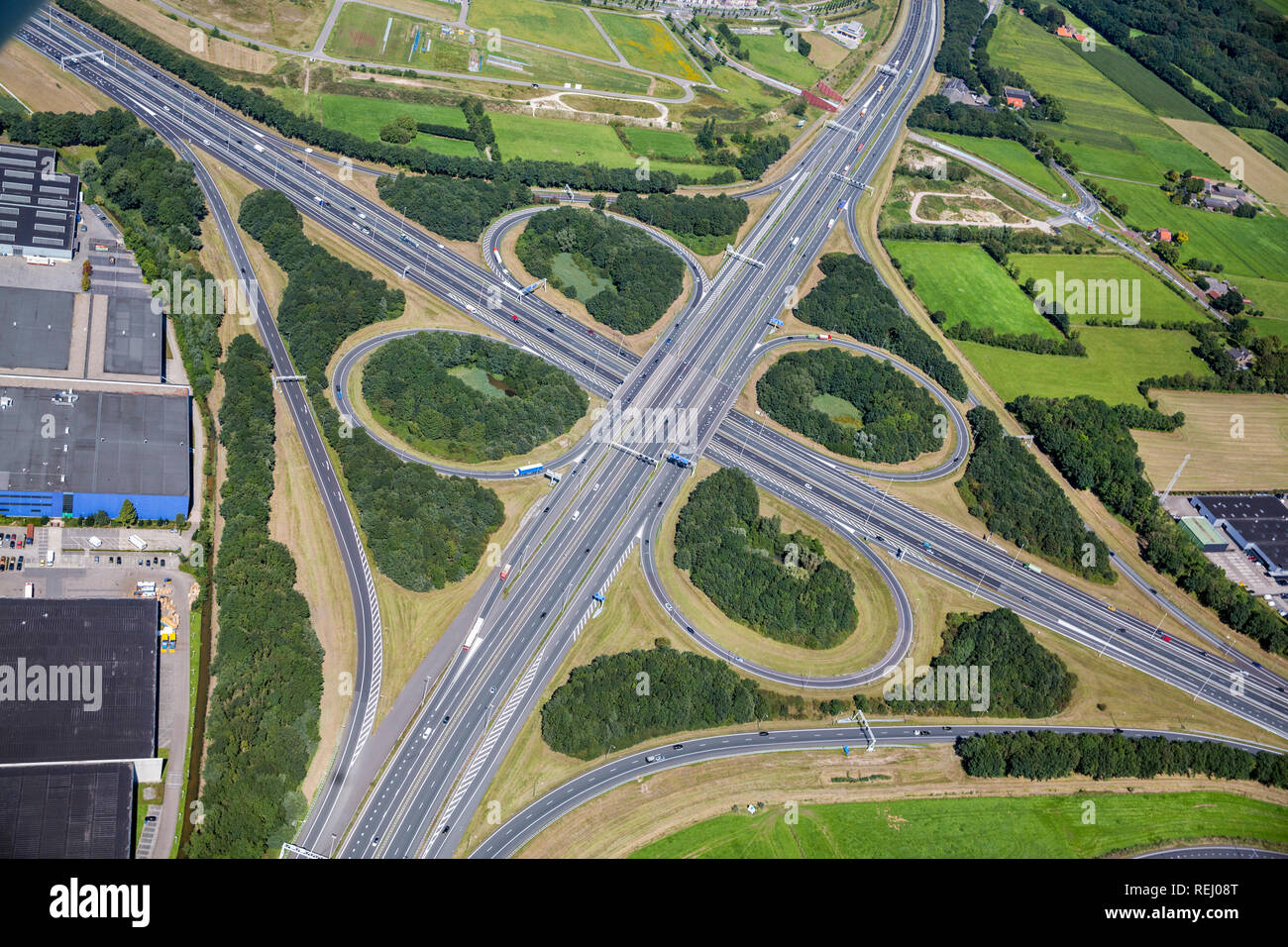 Pays-bas, Hoevelaken, trèfle, lotier croisement de l'autoroute A1 et A28. Vue aérienne. Banque D'Images
