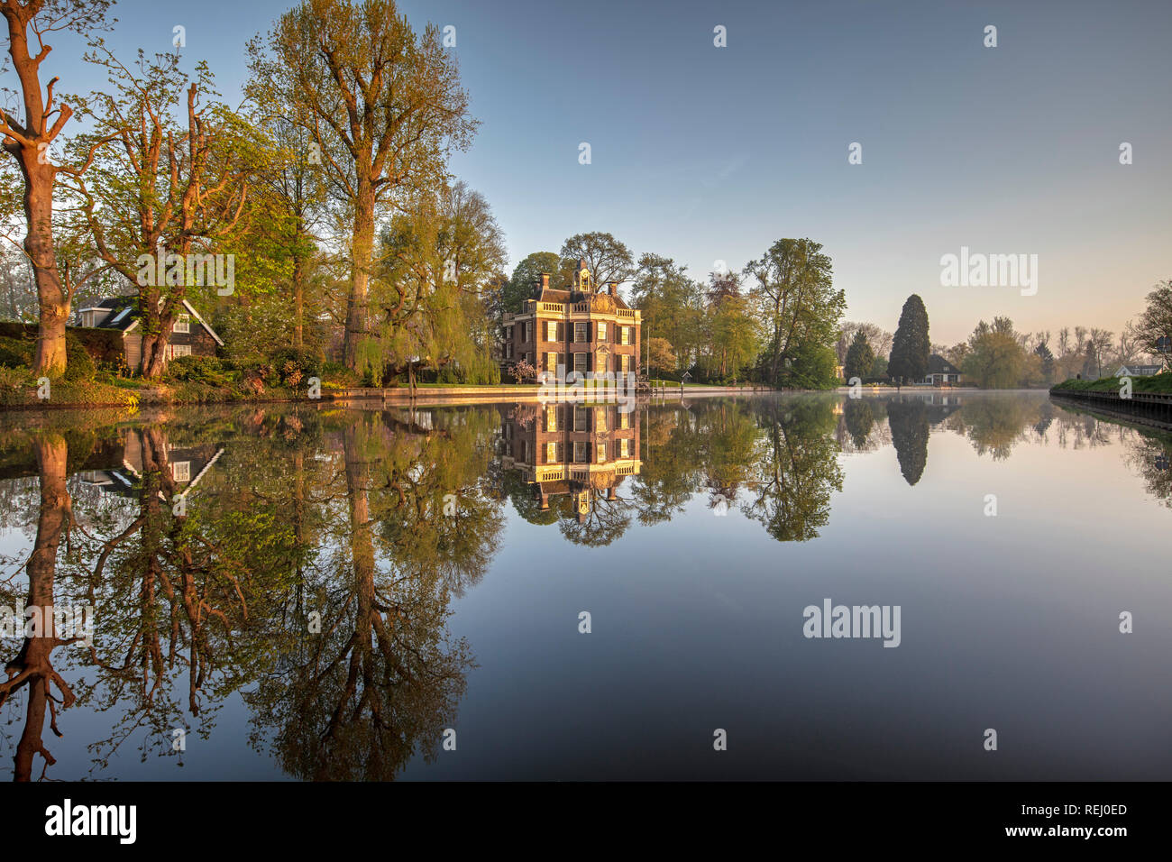 Les Pays-Bas, Nieuwersluis, rivière Vecht. Domaine Rural Rupelmonde. Banque D'Images