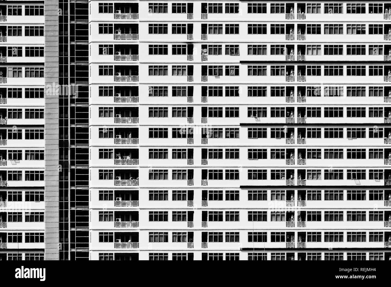 L'architecture de modèle géométrique. Détails balcon de bâtiment. Mur moderne. Structure polygonale. Noir et blanc de fond abstrait. Banque D'Images