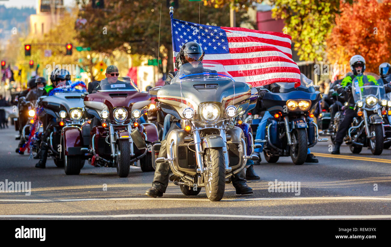 Portland, Oregon, USA - 12 novembre 2018 : Combat Veteran Association motocycliste dans la chapelle Hollywood Ross annuelle du Défilé des anciens combattants, dans le nord-est Banque D'Images