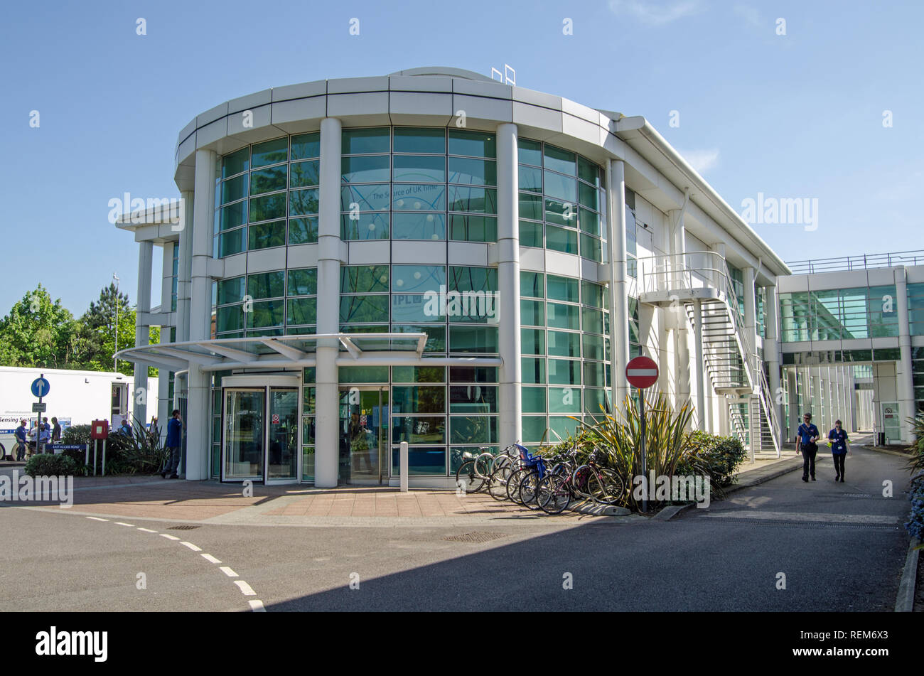 TEDDINGTON, Royaume-Uni - Mai 17, 2018 : entrée principale du National Physical Laboratory dans le sud ouest de Londres. Accueil à la référence britannique du kilogramme, de l'atome cl Banque D'Images