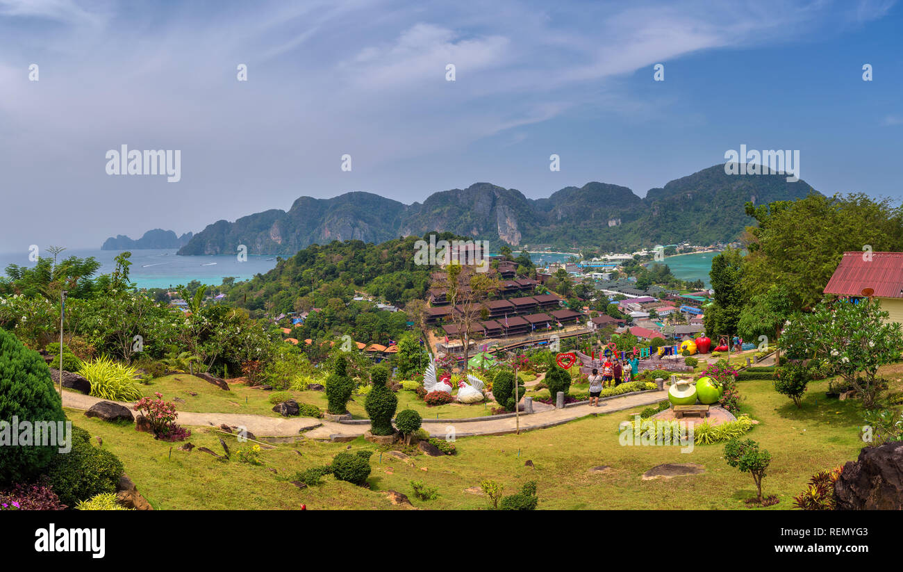 Vue panoramique sur l'île de Koh Phi Phi en Thaïlande Banque D'Images