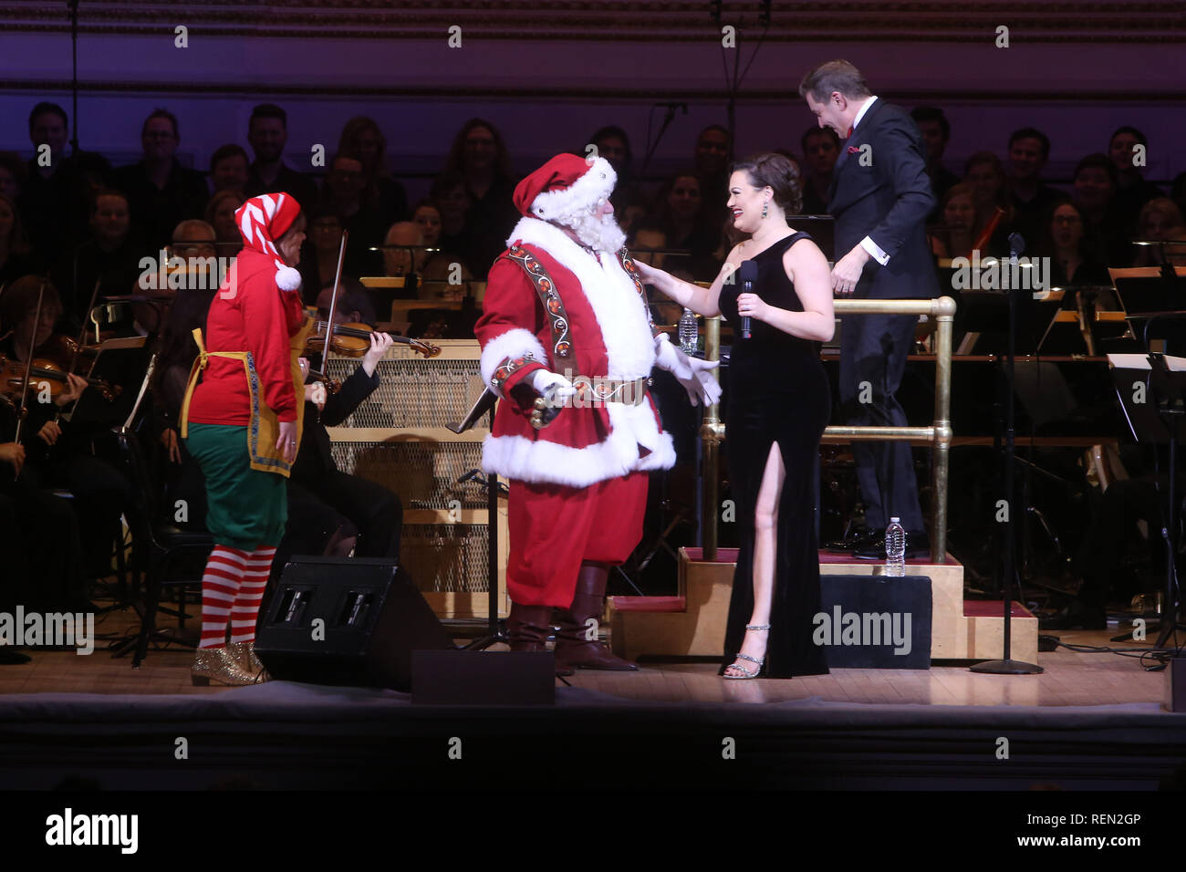 New York Pops sous le gui concert tenu au Carnegie Hall. En vedette : la tarte aux pacanes, Santa, Ashley Brown Où : New York, New York, United States Quand : 21 Déc 2018 Crédit : Joseph Marzullo/WENN.com Banque D'Images