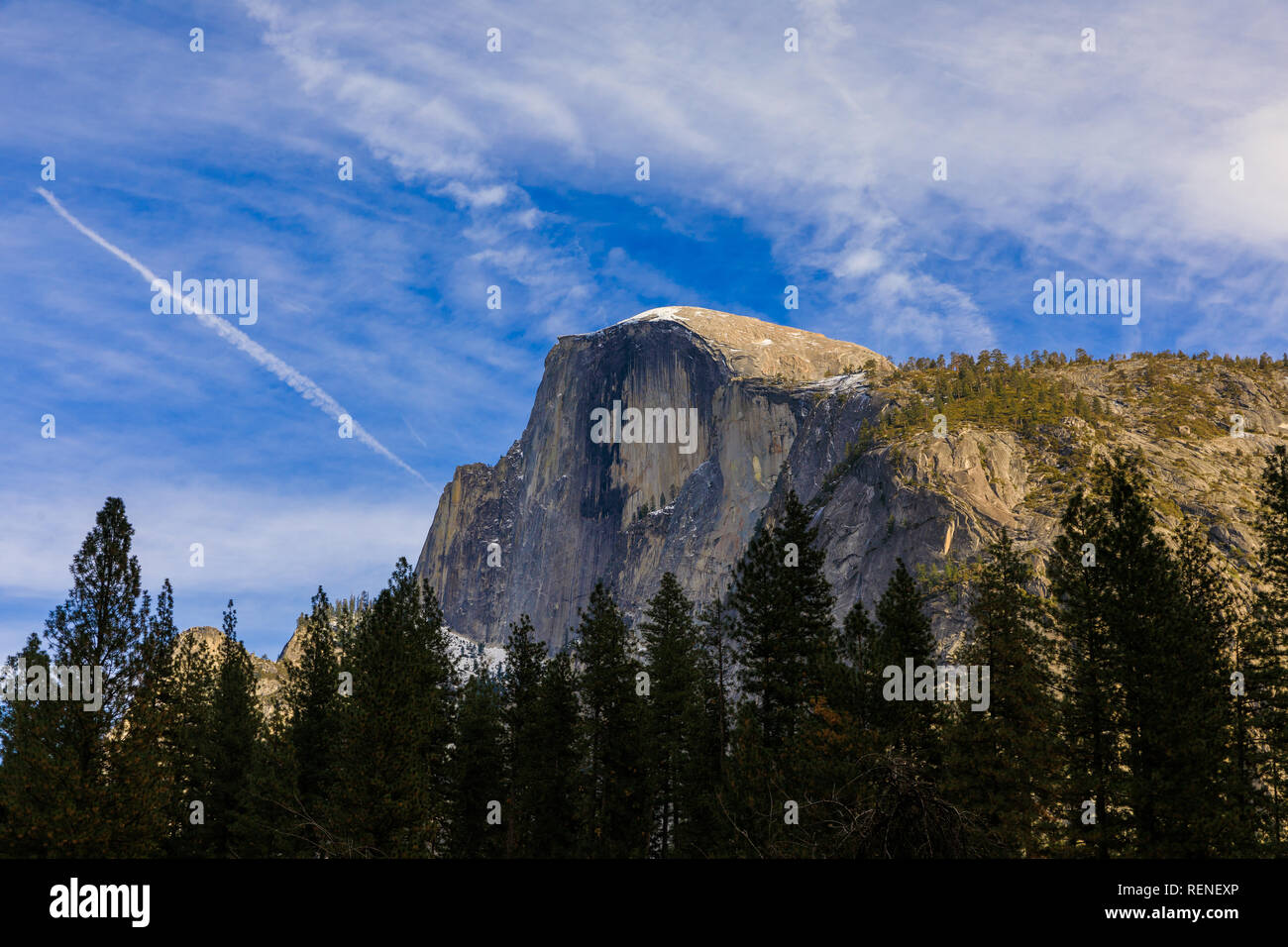 Avis de demi-dôme Montagne à Yosemite National Park, Californie pendant la fermeture partielle du gouvernement des États-Unis, où les équipements et services limted Banque D'Images