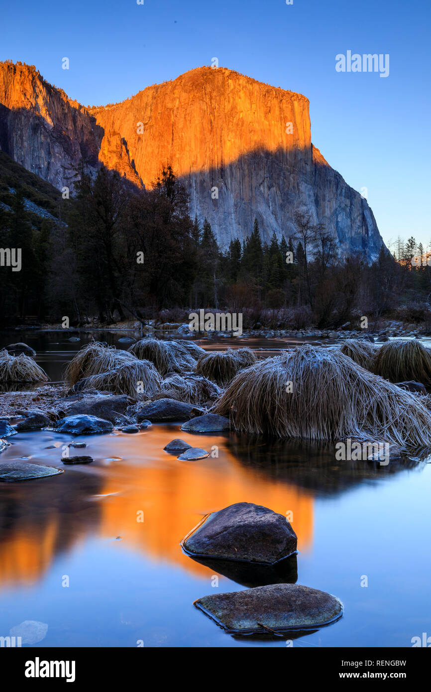 Coucher du soleil sur la photo, vue sur la vallée de Yosemite National Park, Californie pendant la fermeture partielle du gouvernement des États-Unis, où les services et é limted Banque D'Images
