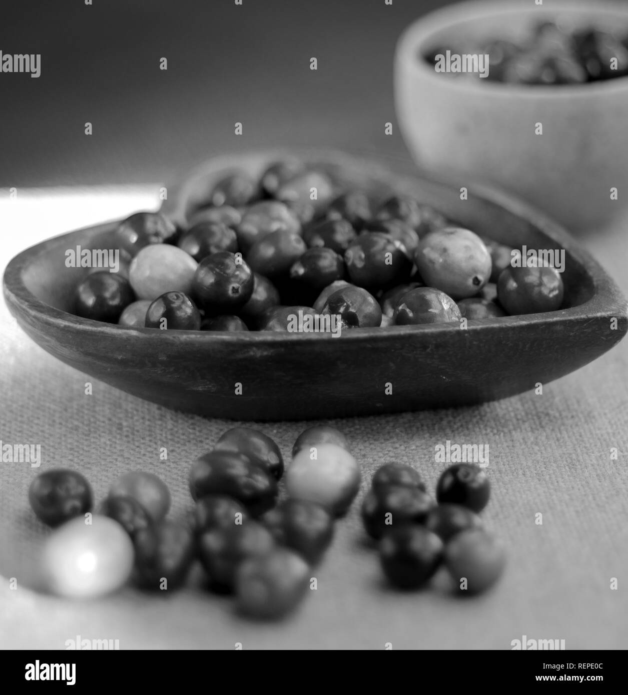 De l'image monochrome bol de petits fruits en forme de coeur Banque D'Images