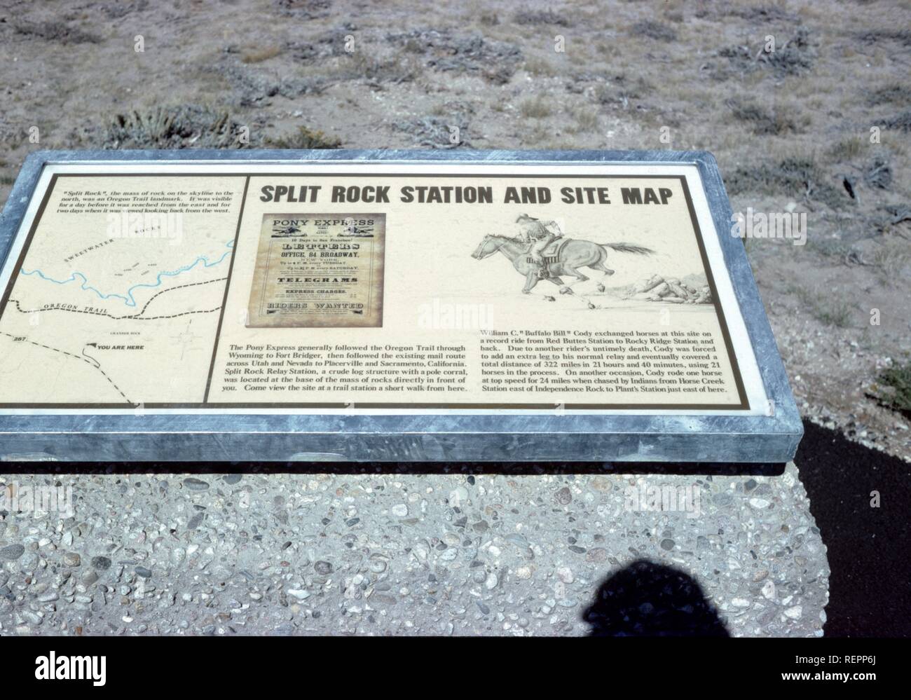 Repère historique avec Pony Express information à Split Rock Junction, Wyoming, United States, 1965. () Banque D'Images