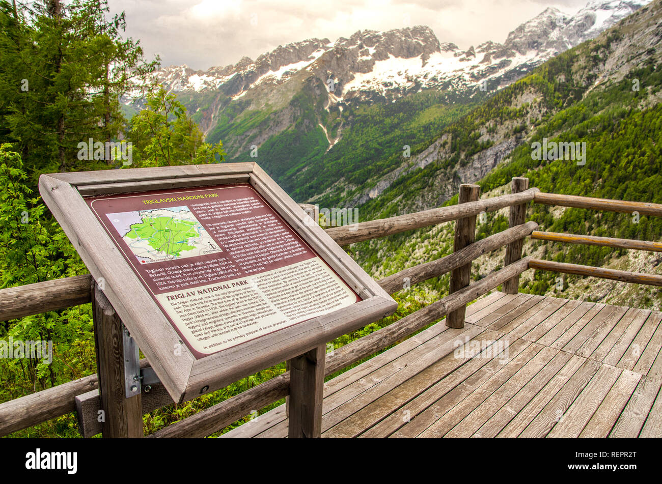 Le Parc National de Triglav, - Slovénie - belvédère d'info sign Banque D'Images