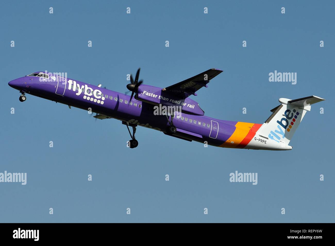 FLYBE Bombardier DHC-8-Q400 AVION DE LIGNE RÉGIONAL Banque D'Images