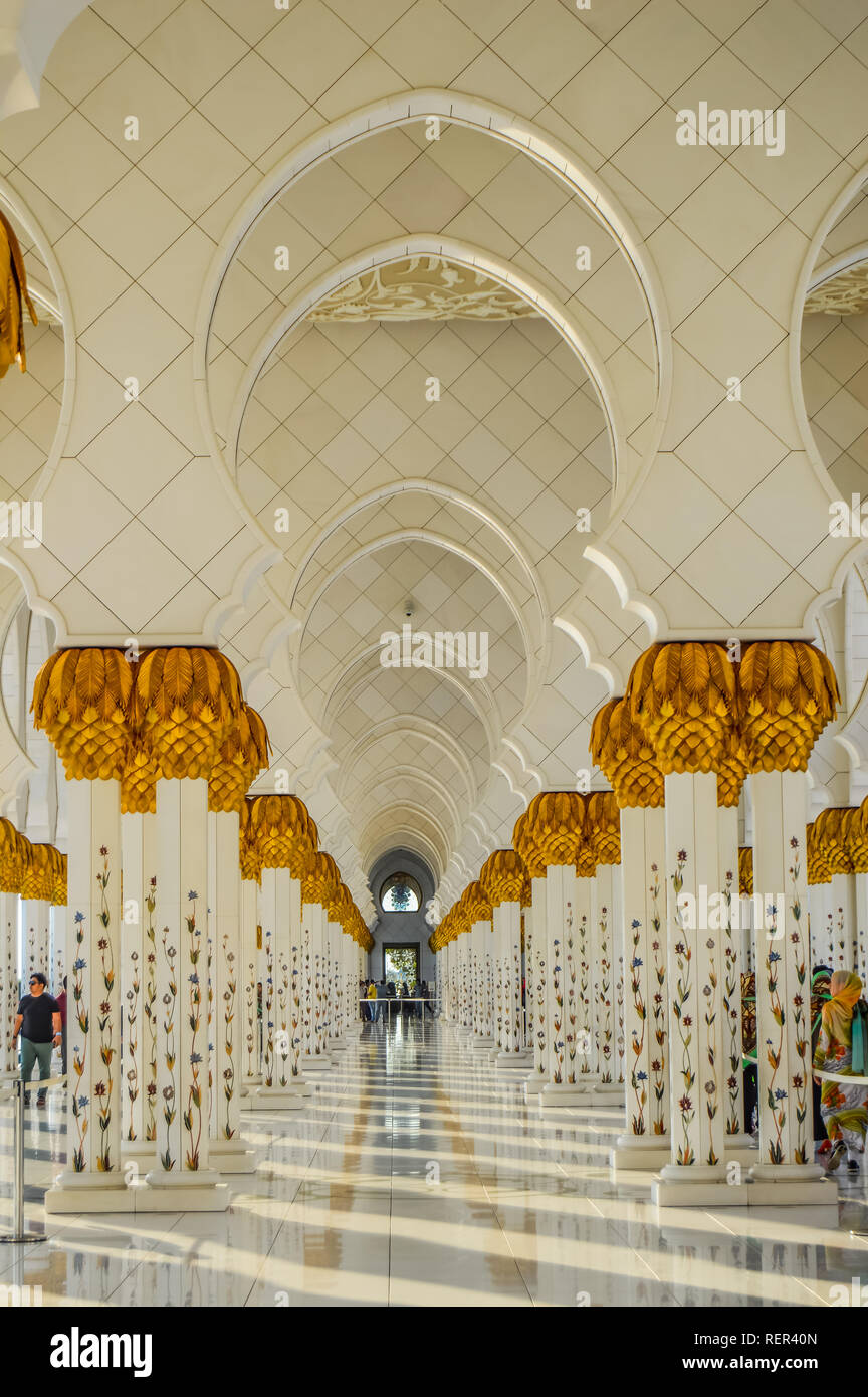Le grand et magnifique mosquée Sheikh Zayed à Abu Dhabi dans les Émirats Arabes Unis Banque D'Images